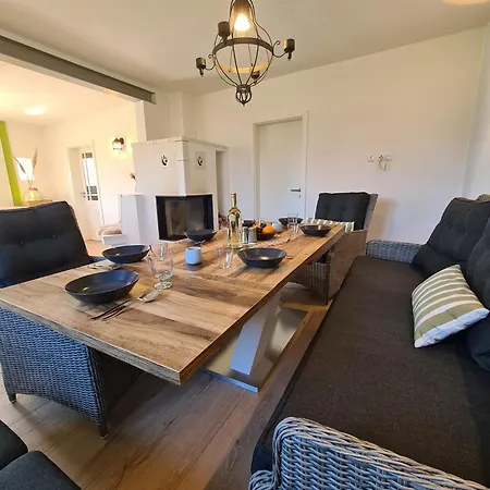 Ostseenahes Mit 3 Schlafzimmern Und Grossem Naturgarten Auf 6000 Qm