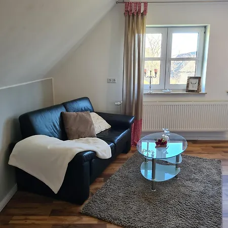 Ostseenahes Mit 3 Schlafzimmern Und Grossem Naturgarten Auf 6000 Qm בית נופש *