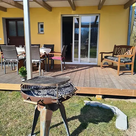 בית נופש Ostseenahes Mit 3 Schlafzimmern Und Grossem Naturgarten Auf 6000 Qm